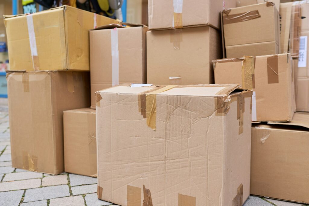 Lots of cardboard boxes, used boxes, product packaging, waste paper boxes